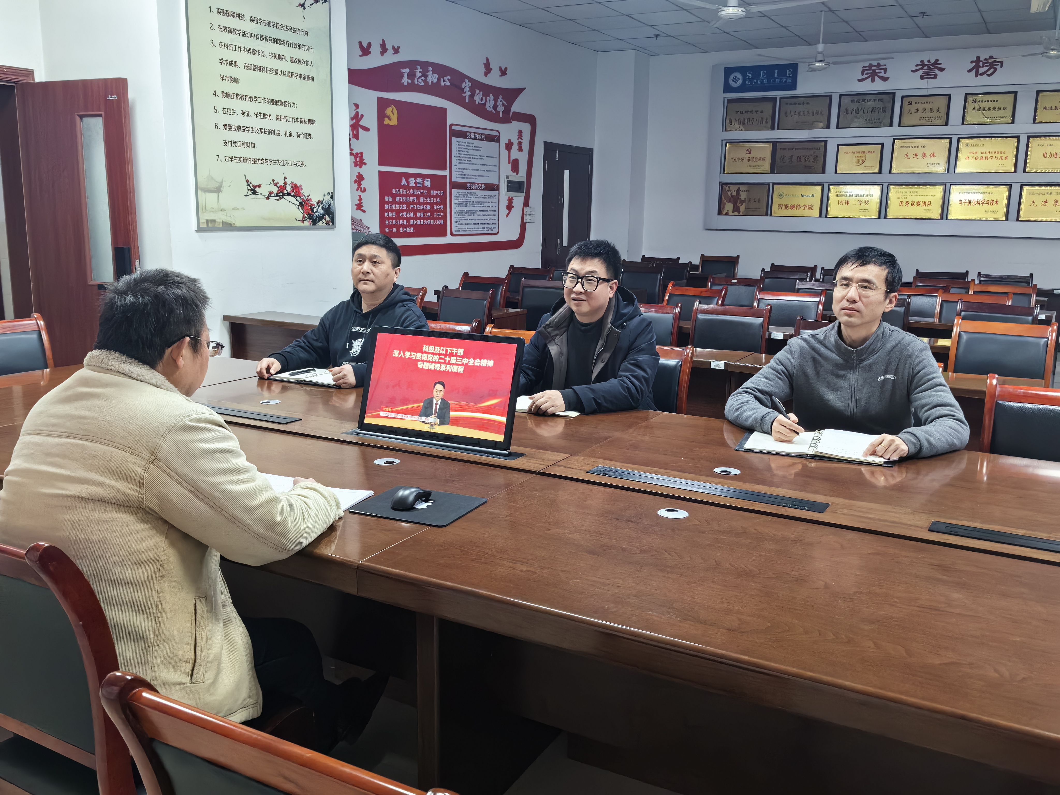 ZLPE_1736342288685054345.jpg ZLPE_1736342288685054345.jpg