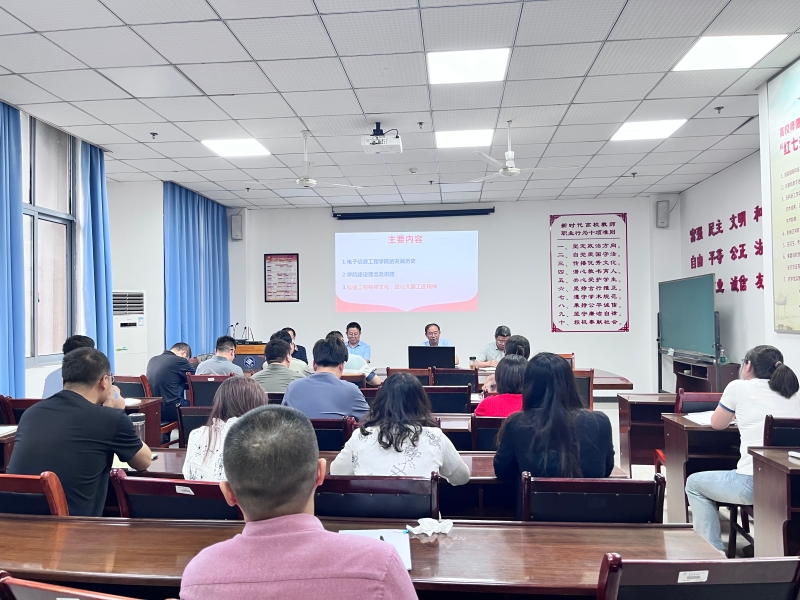 党员院长讲党课.jpg